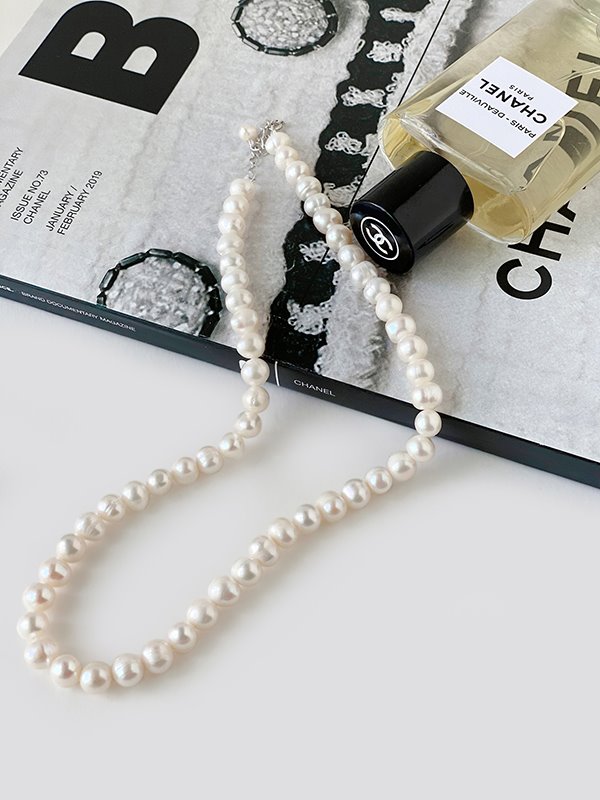 essential freshwater pearl necklace